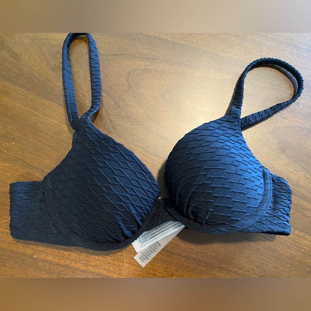 Victoria’s Secret Textured Black Bikini Top 32B Underwire Molded Cups VS Swim